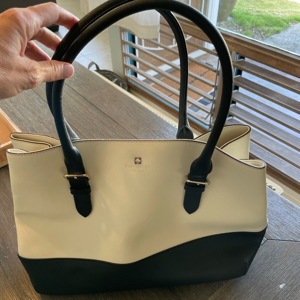 Kate Spade purse. Near perfect condition!